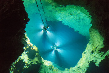 龍泉洞の地底湖