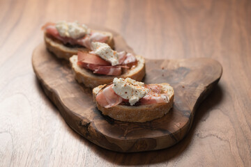 Bruschetta with panchetta, ricotta and fig jam