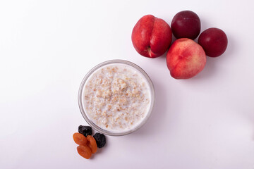 morning oat meal in a glass bowl with peaches 