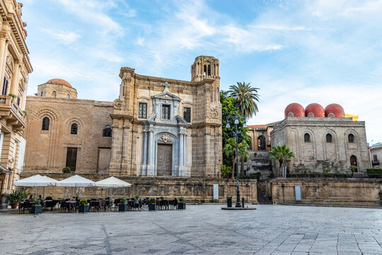 Le chiese di San Cataldo e Santa Maria dell'Ammiraglio di Piazza Bellini a Palermo in Sicilia