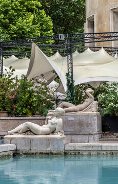 France, 16th arrondissement of Paris, Palais de Tokyo, veils of the "Monsieur Bleu" restaurant and statues by the reflecting pool