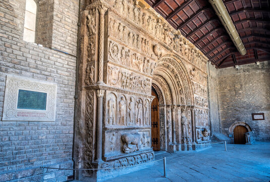 Spain, Catalonia, province of Girona, Ripoll, old Benedictine monastery of Santa-Maria, portal (12th century)