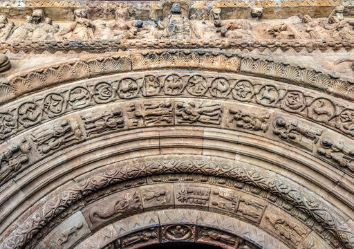 Spain, Catalonia, province of Girona, Ripoll, old Benedictine monastery of Santa-Maria, portal detail (12th century)
