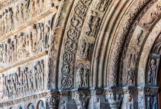 Spain, Catalonia, province of Girona, Ripoll, old Benedictine monastery of Santa-Maria, portal detail (12th century)