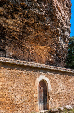 Spain, autonomous community of Aragon, Sierra y Ca�ones de Guara natural park, Rio Vera natural park, San Martin de Lecina Hermitage under the cliffs 
