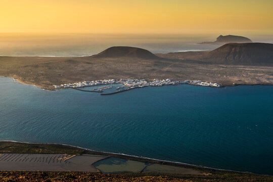 Spain, Canary Islands, Lanzarote Island, Viewpoint from the Mirador del Rio, view of the islands of La Graciosa and Montana Clara, Caleta de Selva har