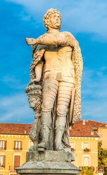 Italy, Veneto, Padua, Prato Della Valle (18th century), statue of an illustrious man from Padua by the canal