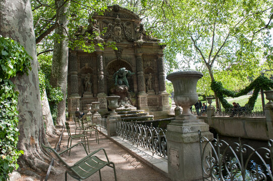 A man drawing at Medicis fountain in Luxembourg gardens, Paris, France