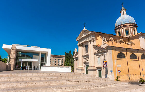 Italy, Rome, Piazza di Spagna, Piazza Augusto Imperatore, San Rocco church and Ara pacis Museum art center (1999, by Richard Meier)