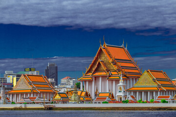 Wat Arun Ratchawararam Ratchawaramahawihan The Chao Phraya River, symbolizing the beauty of the world is one of the important landmarks. Beautifully decorated with art and architecture