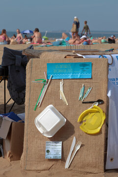 France, Saint Michel-Chef-Chef, 44, waste collection on the beach of Tharon, organized by the associations Hirondelle (Pornic) and Conscience (St Mich