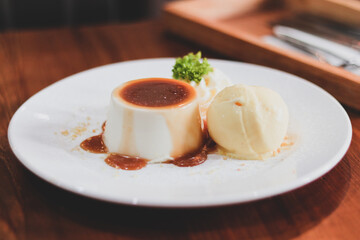 panna cotta dessert