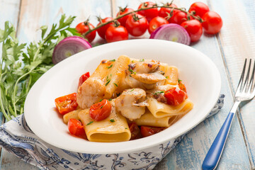 paccheri pasta with scallop tomatoes and parsley