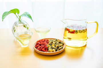 Herbal scented medlar and chrysanthemum tea