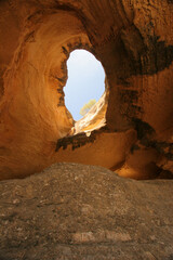 Cueva de la Horadada, en el Monumento Natural Monte Arabí, en Yecla, Murcia, España.