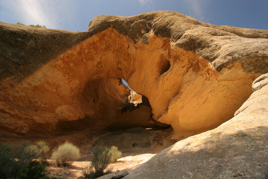 Cueva de la Horadada, en el Monumento Natural Monte Arab&iacute;. Yecla, Murcia, Espa&ntilde;a.