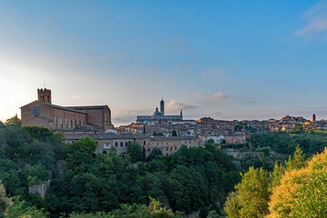 Fototapeta na wymiar Panoramablick auf die Altstadt von Siena in der Toskana, Italien 