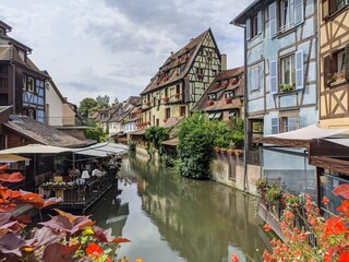 Colmars route des vins d'Alsace, plus beau village de france avec maison en bois poutre et charpente architacture traditionnel vieille  ferme &agrave; colombage
