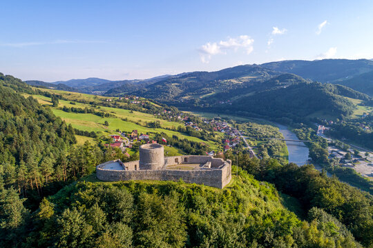 Rytro, Panorama na ruiny zamku w Beskidzie Sądeckim