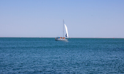 Obraz premium Sailing yacht in the sea on a clear Sunny day. The concept of travel and an active lifestyle