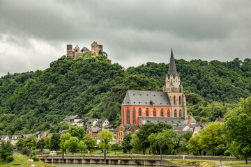 Fototapeta na wymiar A church in the village of Oberwesel and the Schonburg Castle, along the Rhine river, in Germany