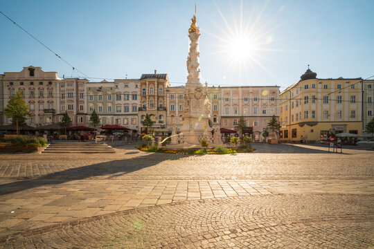 Linz mit Dreifaltigkeitss&auml;ule am Hauptplatz