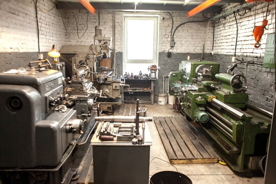 lathe shop interior, metal cutting and processing equipment,