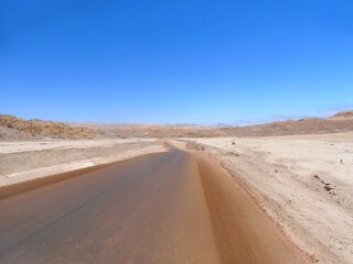 Fototapeta na wymiar Autopista en la ruta del desierto 4