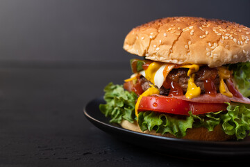 Hamburguesa de autor con ingredientes orgánicos
