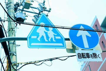 スクールゾーンの道路標識