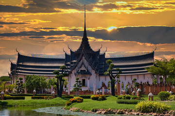 Fototapeta premium Ancient white temple at Samut Prakan province in Thailand