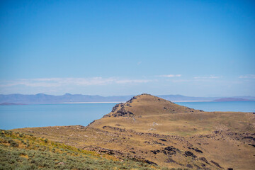 Fototapeta na wymiar An overlooking view of nature in Antelope Island State Park, Utah