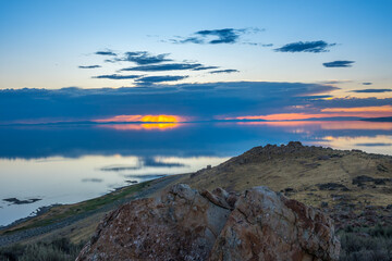 Fototapeta na wymiar An overlooking landscape view of Antelope Island State Park, Utah