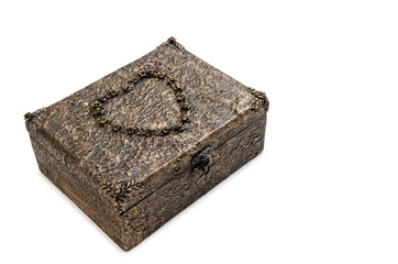 Cajas decoradas como cofres antiguos.