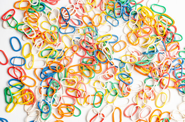 Bandas elásticas, ligas.