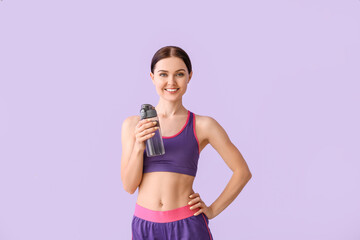 Sporty young woman with bottle of water on color background