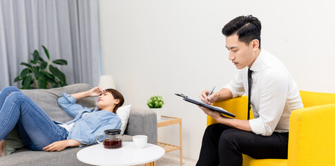 Psychologist see her patient