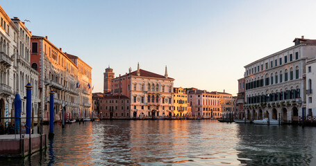 Venezia. Canal Grande.a volta di Canal con Palaxxo Balbi