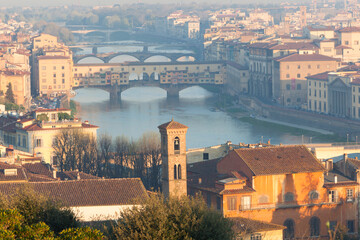 Fototapeta na wymiar Firenze. Veduta verso Ponte Vecchio
