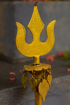 pikes or spear or pheon in india used in temples for religious purposes