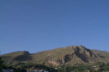 Fototapeta na wymiar krajobraz góry drzewa niebo widok szczyty