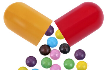 Concept de nutrition avec une gélule d'où sortent des oligo-éléments