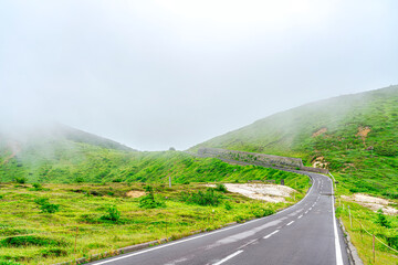【志賀草津高原道路】霧中の幻想的な道路