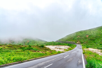 【志賀草津高原道路】霧中の幻想的な道路