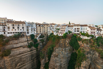 Fototapeta na wymiar Ronda es un pueblo de la provincia de Málaga en Andalucía que destaca por sus miradores, como los que se pueden apreciar en las imagenes.