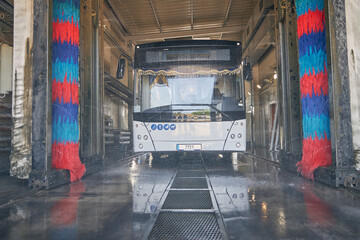 Big bus being at point for car wash