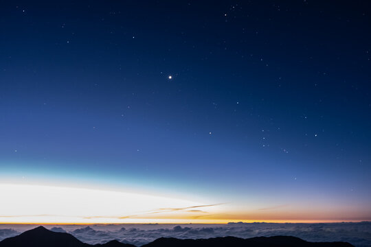 標高3000mの穂高連峰より眺める日の出前の明けの明星