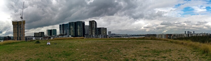 Obraz premium Beautiful panoramic view of a park with dark stormy clouds in the sky, Millennium parklands, Newington, Sydney, New South Wales ,Australia 