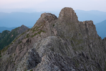 Fototapeta na wymiar 穂高連峰に聳える岩稜の砦ジャンダルム