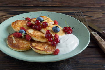 Cottage cheese pancakes, syrniki with fresh berries.